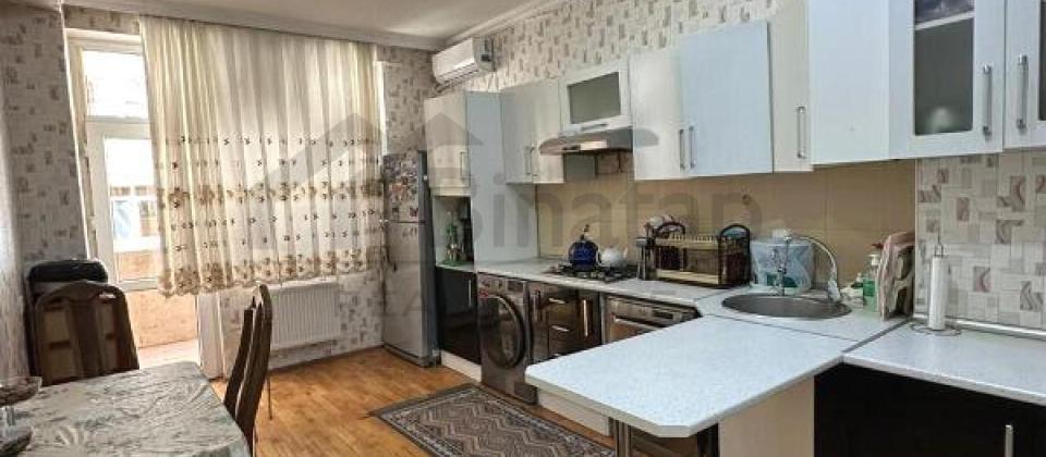 Yashil Ada ushaq bagchasinin yani, 8 Noyabr m/s yaxin 3 otaqli menzil satilir/152.2 kv.m. - 9