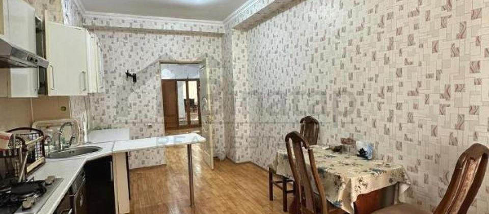 Yashil Ada ushaq bagchasinin yani, 8 Noyabr m/s yaxin 3 otaqli menzil satilir/152.2 kv.m. - 10