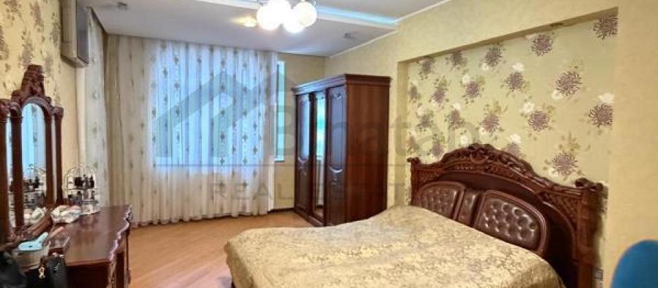 Tbilisi prospekti, İst Petrolun yaninda 4 otaqli menzil satilir/150 kv.m. - 5