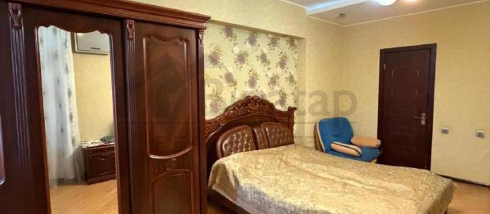 Tbilisi prospekti, İst Petrolun yaninda 4 otaqli menzil satilir/150 kv.m. - 6