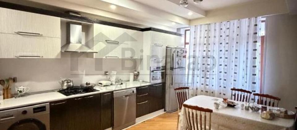 Tbilisi prospekti, İst Petrolun yaninda 4 otaqli menzil satilir/150 kv.m. - 8