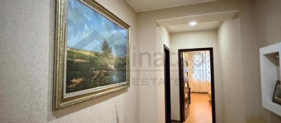 Tbilisi prospekti, İst Petrolun yaninda 4 otaqli menzil satilir/150 kv.m. - 12