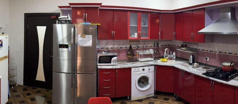 Satılır 8 otaqlı həyət evi/bağ evi 230 m², Badamdar q.