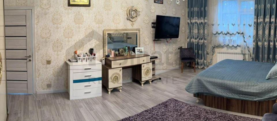 Satılır 8 otaqlı həyət evi/bağ evi 230 m², Badamdar q. - 4