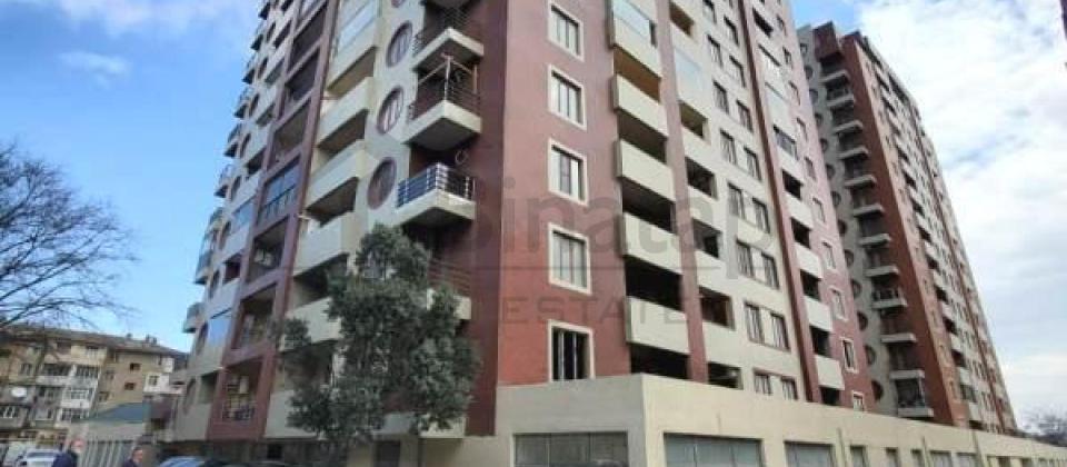 Nerimanov m/s ve Metropark t/m 10 deqiqelik mesafede 3 otaqli menzil satilir/125 kv.m.