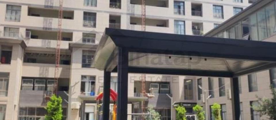 Amerika Sefirliyinin yani, 28 May m/s yaxin 2 otaqli menzil satilir/75 kv.m. - 2