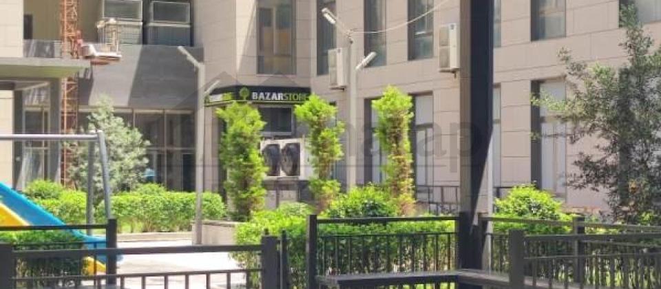 Amerika Sefirliyinin yani, 28 May m/s yaxin 2 otaqli menzil satilir/75 kv.m.