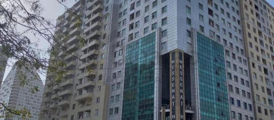Tehsil Nazirliyi ve Heyder Eliyev merkezinin yaninda 4 otaqli menzil satilir/185 kv.m.