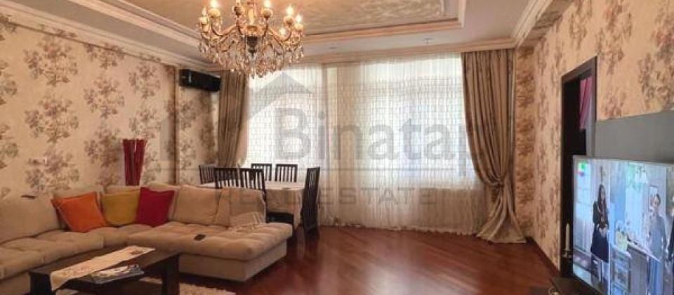 Azadliq prospekti, Nesimi bazarinin yaninda 2 otaqli menzil satilir/120 kv.m.