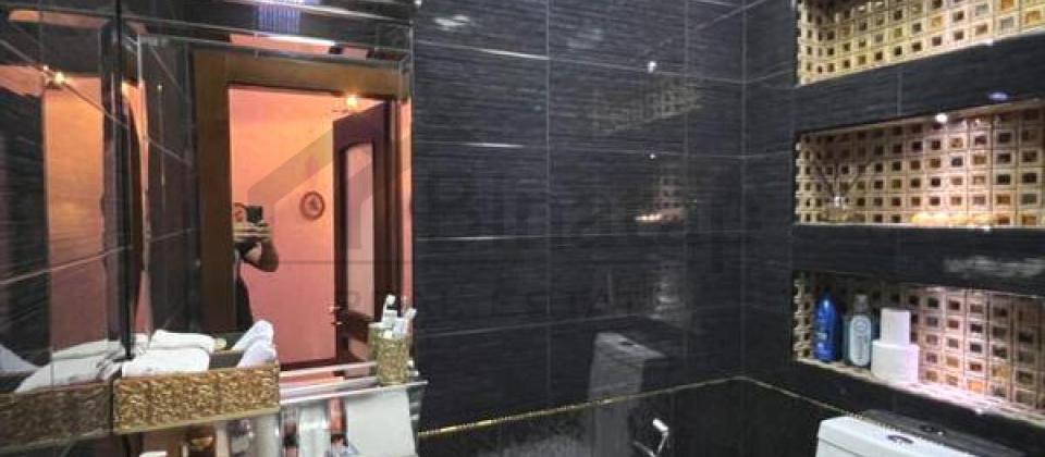 Azadliq prospekti, Nesimi bazarinin yaninda 2 otaqli menzil satilir/120 kv.m. - 10