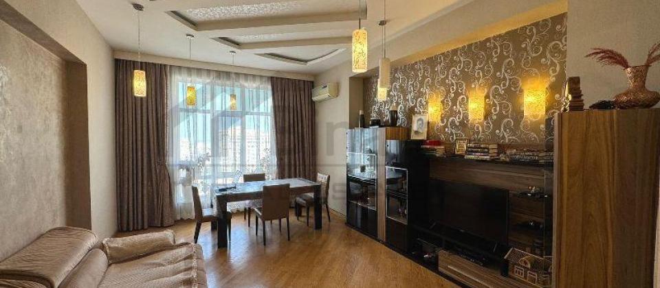 1ci mkrn, Memar Ecemi ve 20 Yanvar m/s yaxin 3 otaqli menzil satilir/88 kv.m. - 2