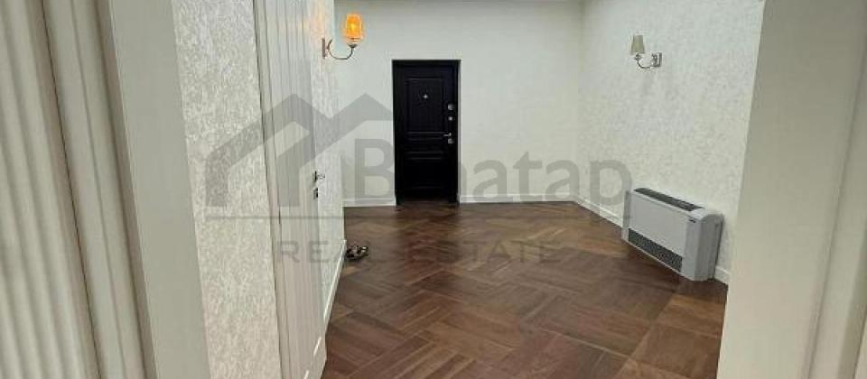 Nerimanov heykelinin yaninda 3 otaqli menzil satilir/145 kv.m. - 9