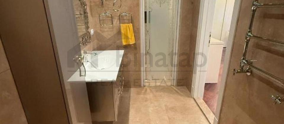 Nerimanov heykelinin yaninda 3 otaqli menzil satilir/145 kv.m. - 14