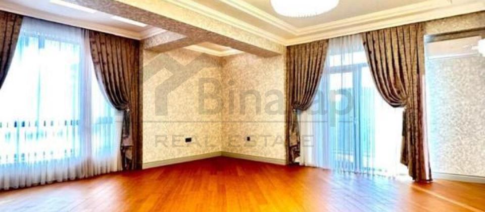 Azadliq prospekti, Nesimi bazarinin yaninda 4 otaqli menzil satilir/204 kv.m.