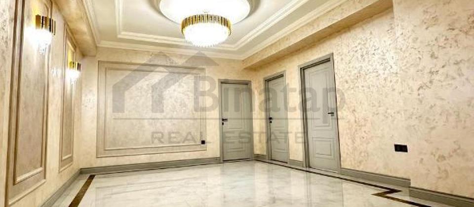 Azadliq prospekti, Nesimi bazarinin yaninda 4 otaqli menzil satilir/204 kv.m. - 10