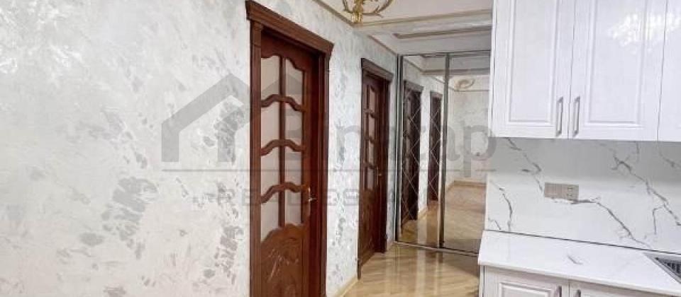 Ataturk parki ve Ayna Sultanova heykelinin yaninda 2 otaqli menzil satilir/61 kv.m. - 8