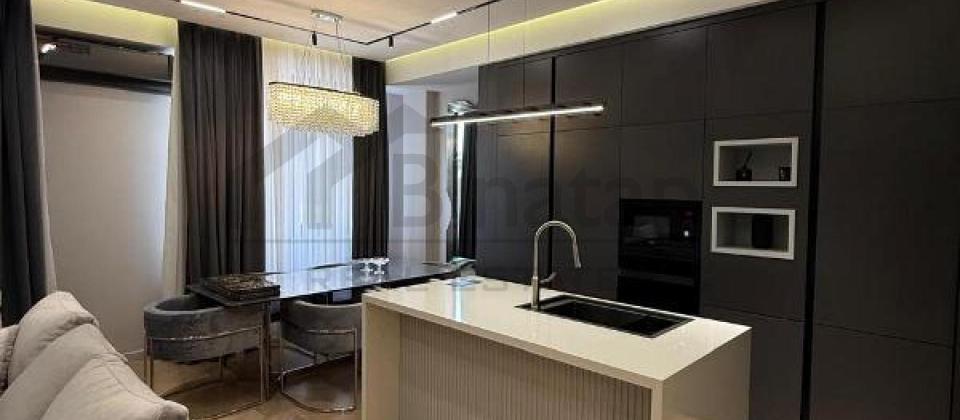 Tefekkur Universitetinin yani, 28 May m/s yaxin 3 otaqli menzil satilir/135 kv.m.