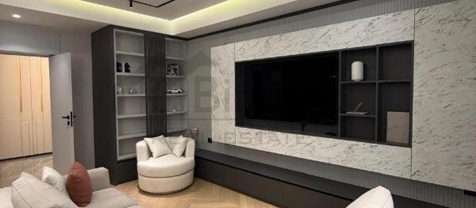 Tefekkur Universitetinin yani, 28 May m/s yaxin 3 otaqli menzil satilir/135 kv.m. - 4