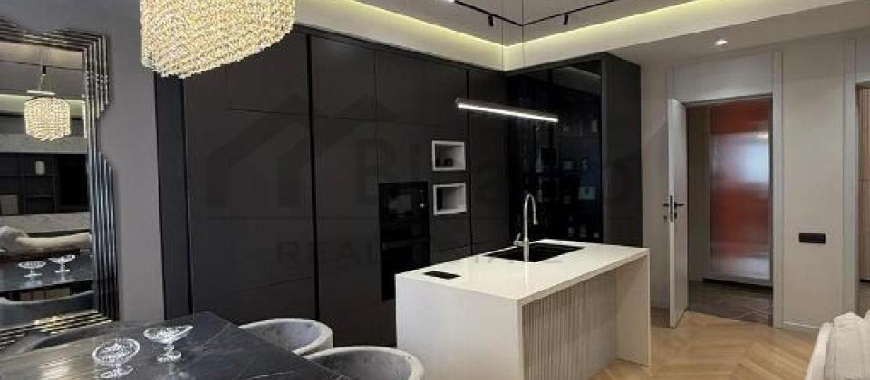 Tefekkur Universitetinin yani, 28 May m/s yaxin 3 otaqli menzil satilir/135 kv.m. - 5