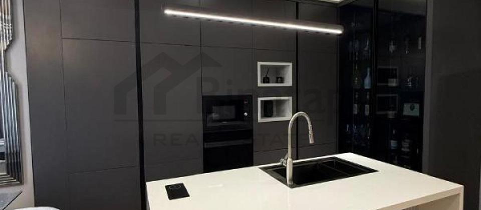 Tefekkur Universitetinin yani, 28 May m/s yaxin 3 otaqli menzil satilir/135 kv.m. - 6