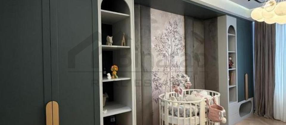 Tefekkur Universitetinin yani, 28 May m/s yaxin 3 otaqli menzil satilir/135 kv.m. - 10