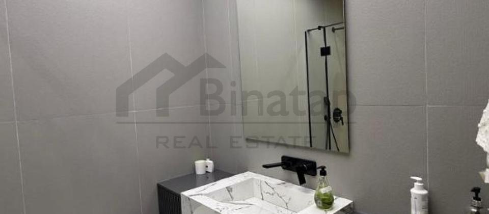 Tefekkur Universitetinin yani, 28 May m/s yaxin 3 otaqli menzil satilir/135 kv.m. - 15