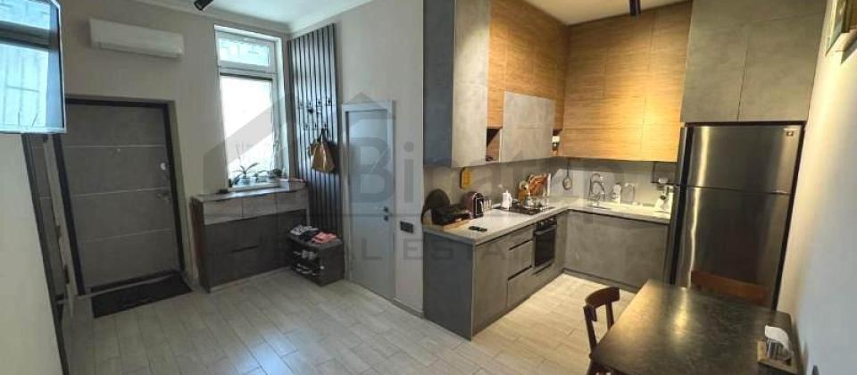 Nizami m/s yaninda 3 otaqli menzil satilir/98 kv.m.