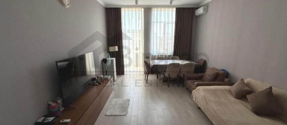 Nizami m/s yaninda 3 otaqli menzil satilir/98 kv.m. - 2