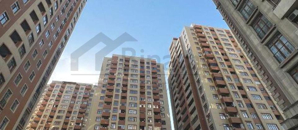 Moskva prospekti, 20 Yanvar ve Avtovagzal m/s yaxin 3 otaqli menzil satilir/133 kv.m.