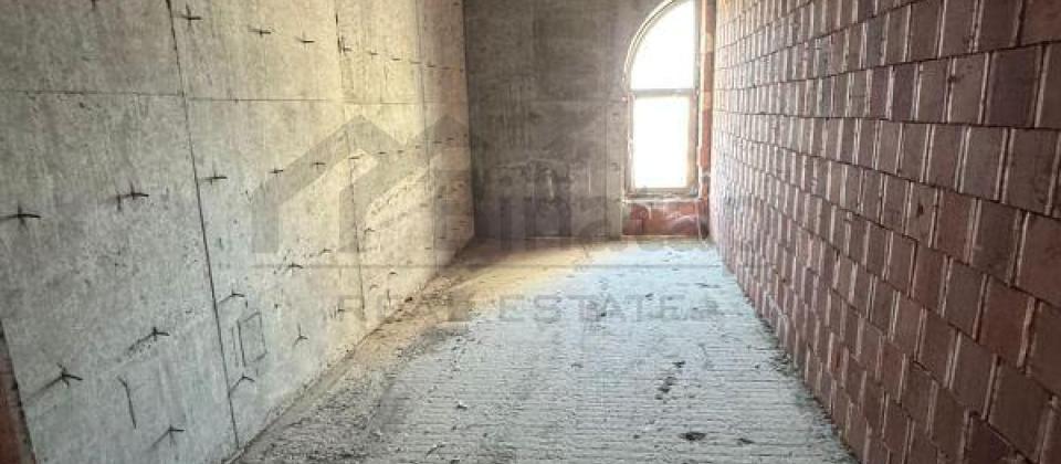 Moskva prospekti, 20 Yanvar ve Avtovagzal m/s yaxin 3 otaqli menzil satilir/133 kv.m. - 6