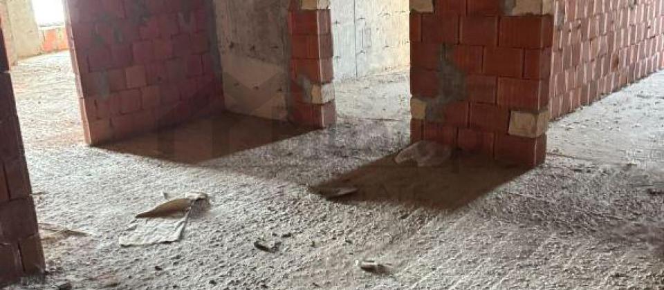 Moskva prospekti, 20 Yanvar ve Avtovagzal m/s yaxin 3 otaqli menzil satilir/133 kv.m. - 9