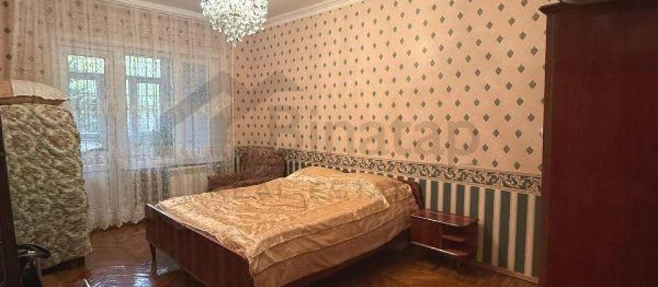 Hesen Eliyev kuchesi (İnqlab) ve Azadliq prospekti kesishmesinde 3 otaqli menzil satilir/101 kv.m. - 6