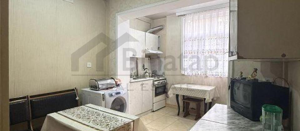 Hesen Eliyev kuchesi (İnqlab) ve Azadliq prospekti kesishmesinde 3 otaqli menzil satilir/101 kv.m. - 8