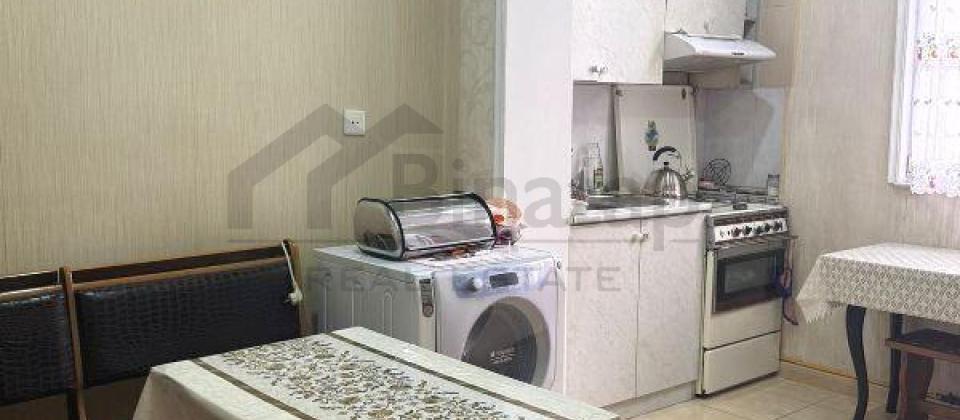 Hesen Eliyev kuchesi (İnqlab) ve Azadliq prospekti kesishmesinde 3 otaqli menzil satilir/101 kv.m. - 9