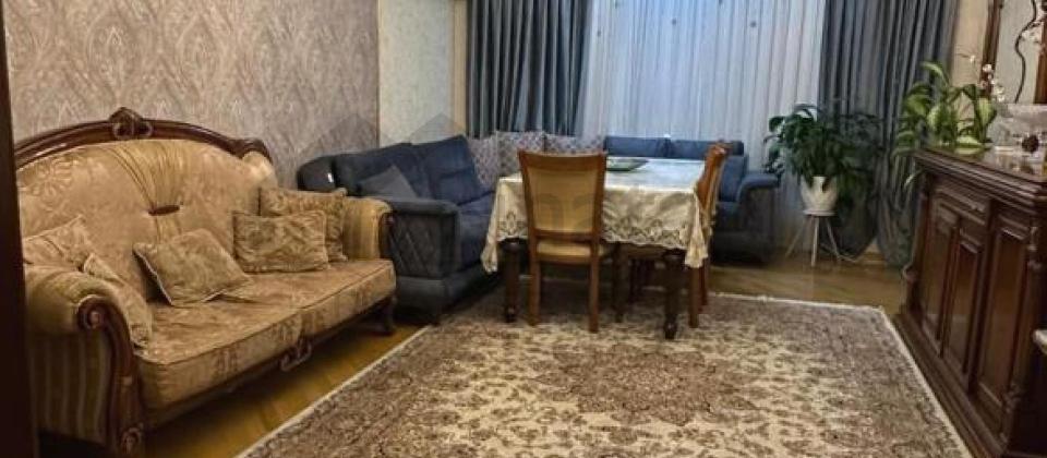 Nerimanov m/s ve Metropark t/m yaninda 3 otaqli menzil satilir/162 kv.m.