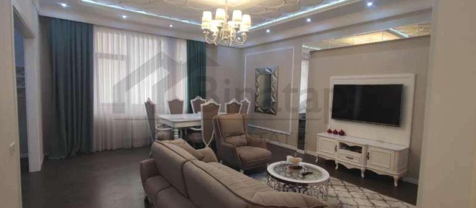 Semed Vurgun parki, 28 May m/s ve Port Bakuya yaxin 2 otaqli menzil satilir/92 kv.m.