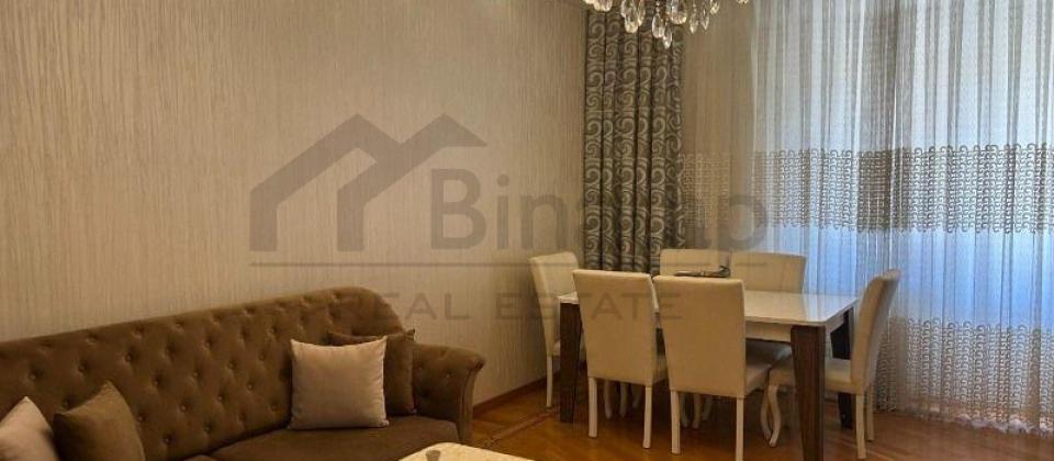 Tibb Universiteti ve Nesimi bazarina yaxin 3 otaqli menzil satilir/135 kv.m.