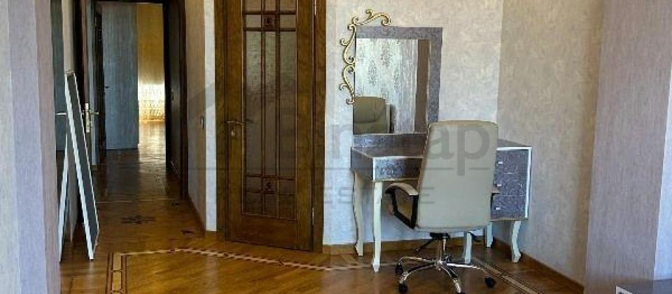 Tibb Universiteti ve Nesimi bazarina yaxin 3 otaqli menzil satilir/135 kv.m. - 4