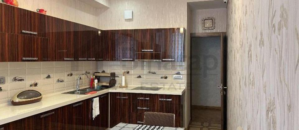 Tibb Universiteti ve Nesimi bazarina yaxin 3 otaqli menzil satilir/135 kv.m. - 9