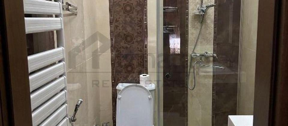 Tibb Universiteti ve Nesimi bazarina yaxin 3 otaqli menzil satilir/135 kv.m. - 15