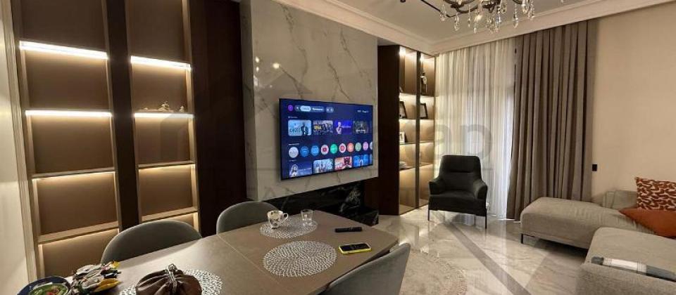 Abu Arena ve Odlar Yurdu Universitetinin yaninda 3 otaqli menzil satilir/131 kv.m.