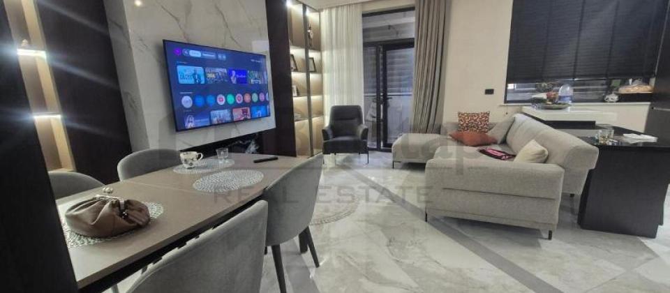 Abu Arena ve Odlar Yurdu Universitetinin yaninda 3 otaqli menzil satilir/131 kv.m. - 2