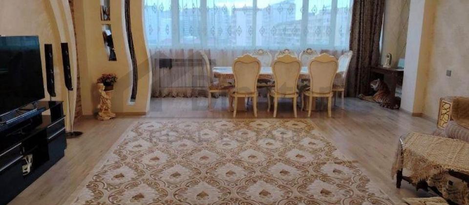 Lider tv ve Yasamal parkinin yaninda 3 otaqli menzil satilir/120 kv.m. - 2