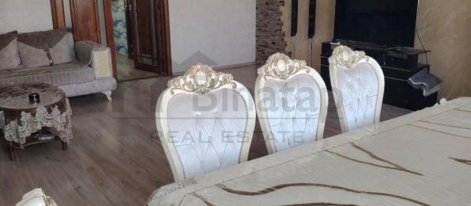 Lider tv ve Yasamal parkinin yaninda 3 otaqli menzil satilir/120 kv.m.