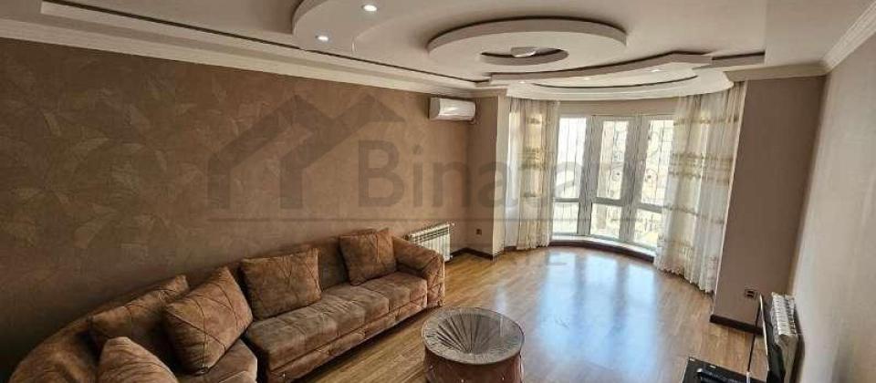 Yashil Ada ushaq bagchasinin yani, 8 Noyabr m/s yaxin 3 otaqli menzil satilir/100 kv.m. - 2