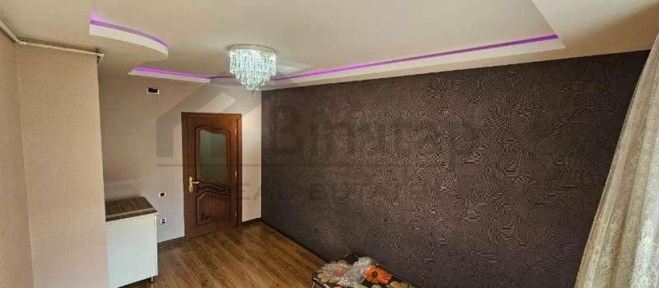 Yashil Ada ushaq bagchasinin yani, 8 Noyabr m/s yaxin 3 otaqli menzil satilir/100 kv.m. - 9