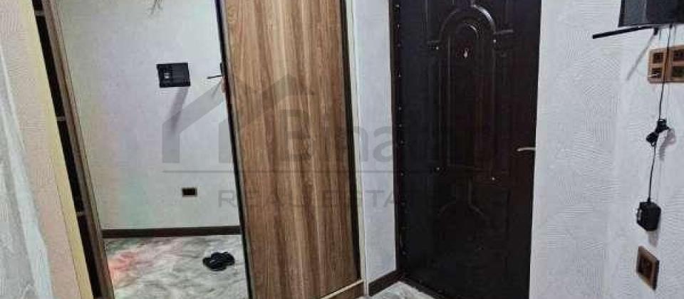 Yashil Ada ushaq bagchasinin yani, 8 Noyabr m/s yaxin 3 otaqli menzil satilir/100 kv.m. - 12