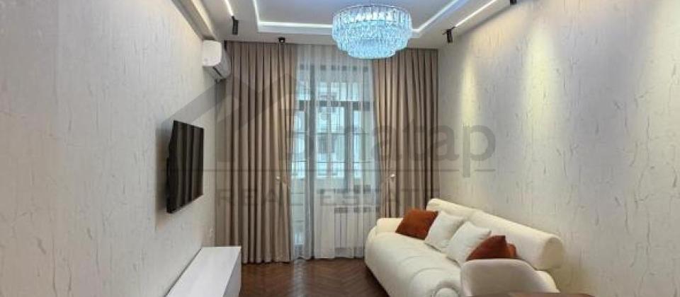 Renessans Palace'da 2 otaqli menzil satilir/67 kv.m., Elmler Akademiyasi m/s yaxindir