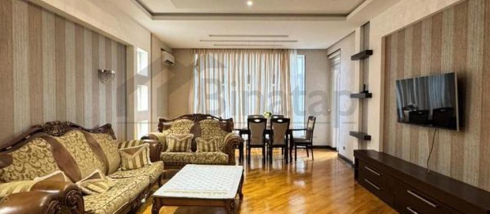 Yashil Ada ushaq bagchasinin yani, 8 Noyabr m/s yaxin 3 otaqli menzil satilir/135 kv.m.