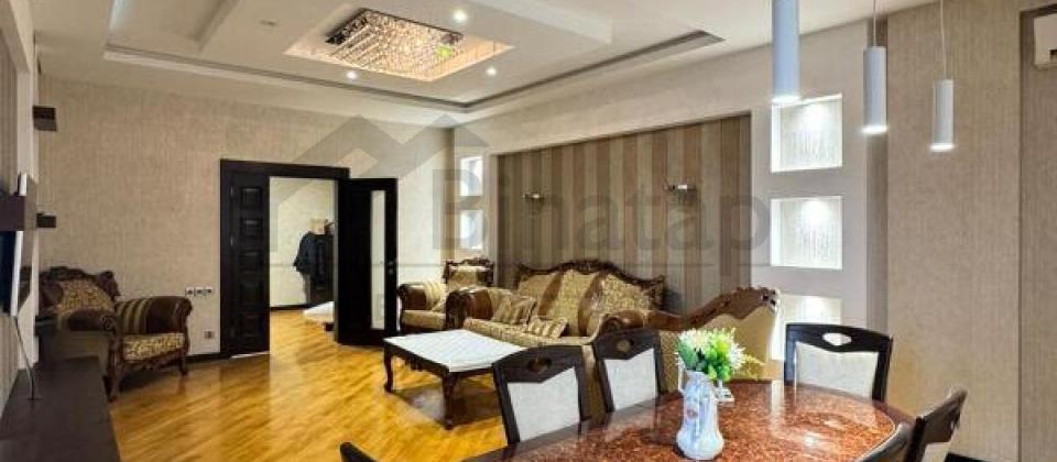 Yashil Ada ushaq bagchasinin yani, 8 Noyabr m/s yaxin 3 otaqli menzil satilir/135 kv.m. - 3